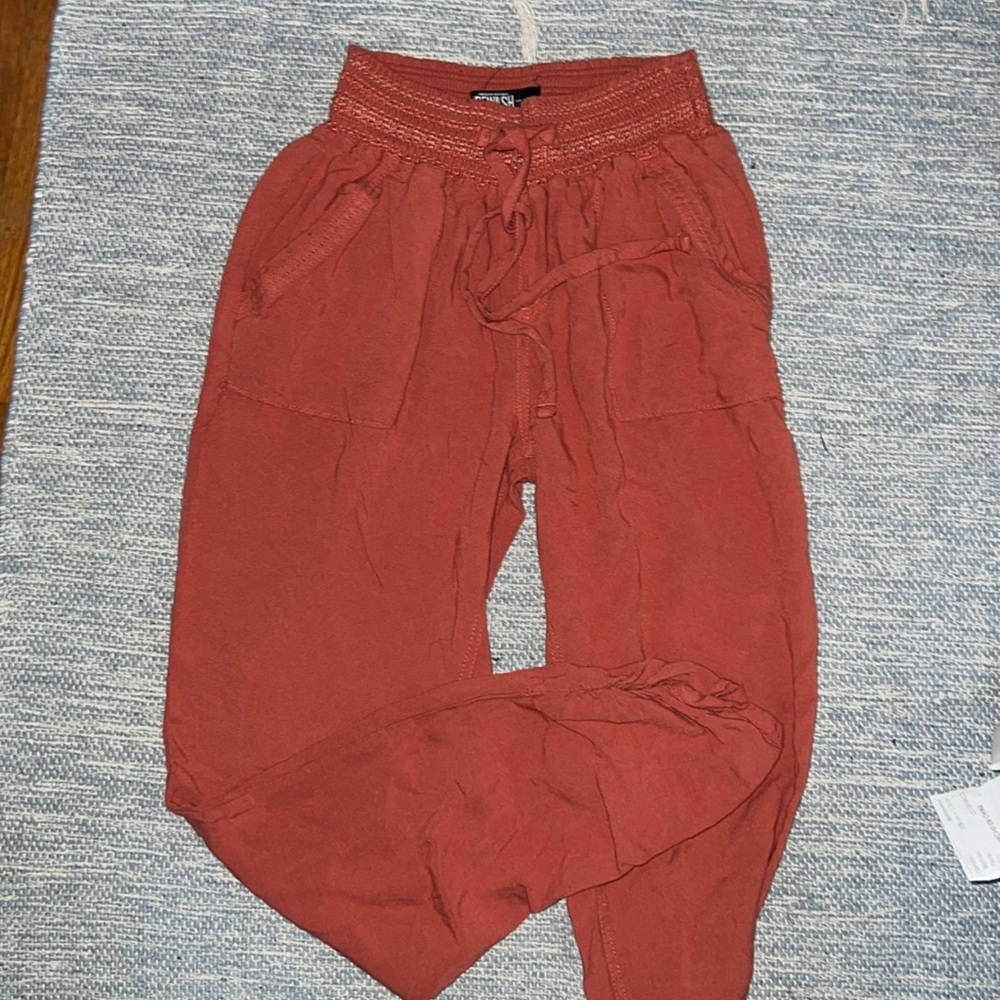 Comfy coral pants, tie at the waist, front and back pockets, cute ankle detail